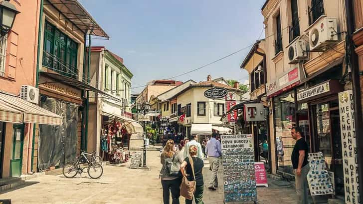 Het oude centrum van Skopje. Hoe duur is Macedonië?