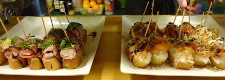 Pinchos eten in Barcelona