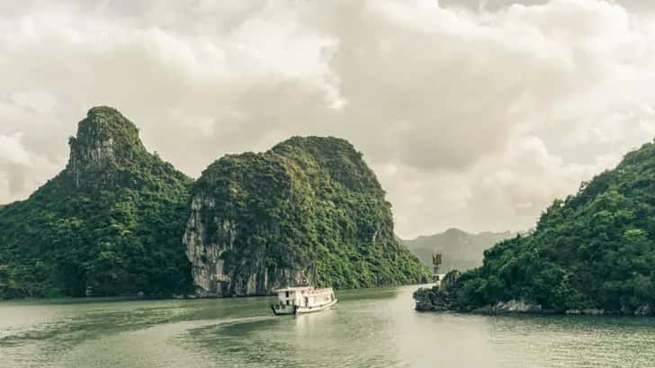 halong bay vietnam