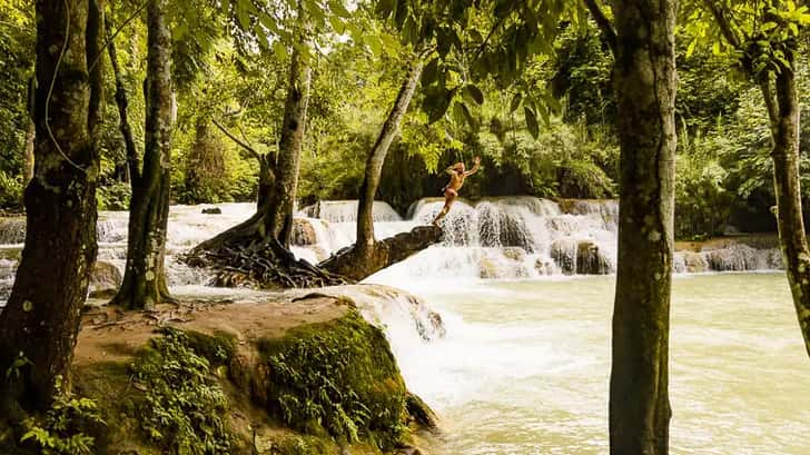 Tat Kuang Si waterval