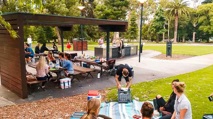 Perth bezienswaardigheden. Barbecueën in het park