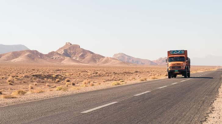 Een auto huren in Iran. Vrachtwagens in Iran