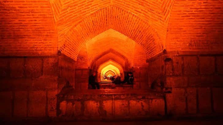 Doen in Esfahan: Si-o-se-pol bridge