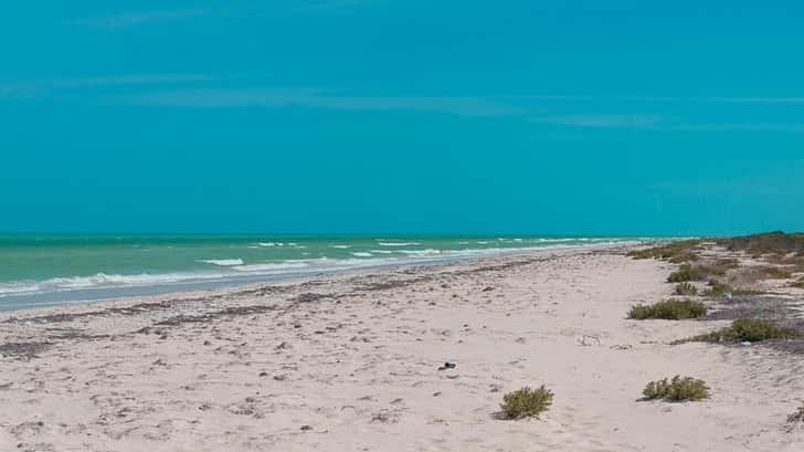 Verlaten strand Yucatan