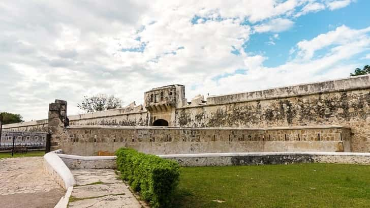 Ommuurde binnenstad Campeche Mexico