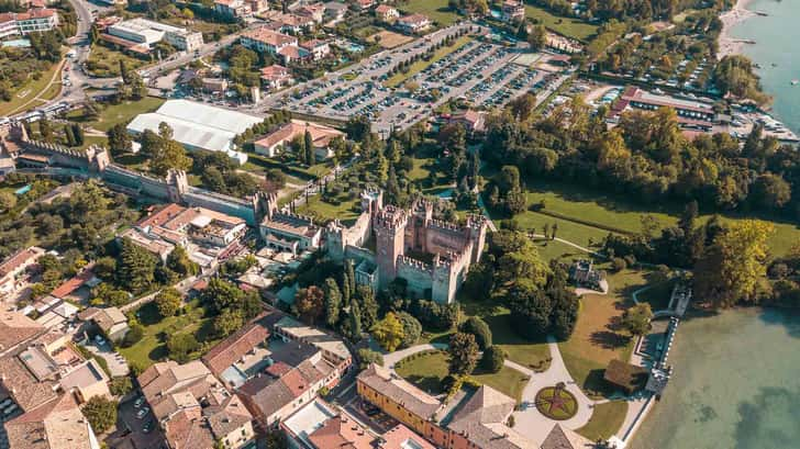 Lazise aan het Gardameer in Italië