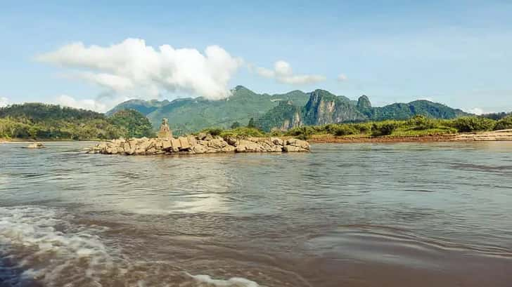 Met de slowboat van Thailand naar Laos