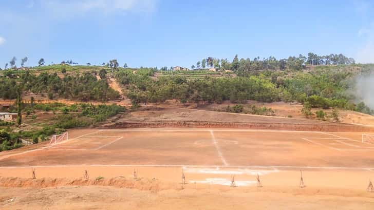 Voetbalveld in Mambo