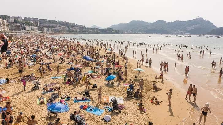 Strand San Sebastián in de zomer 2022