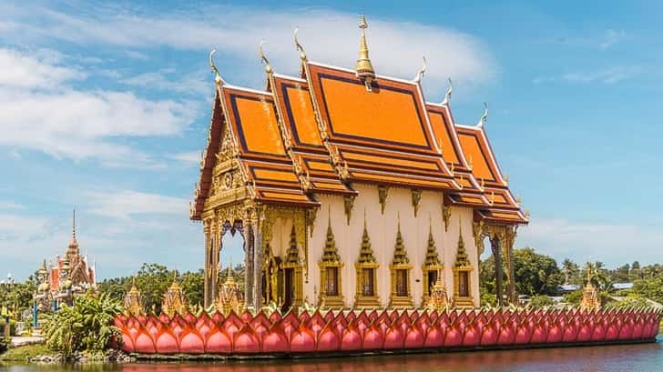 Wat Plai Laem