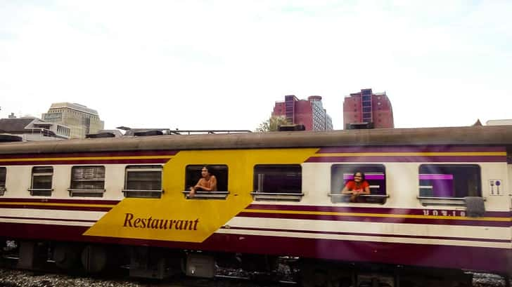 Restauratievoertuig trein Thailand