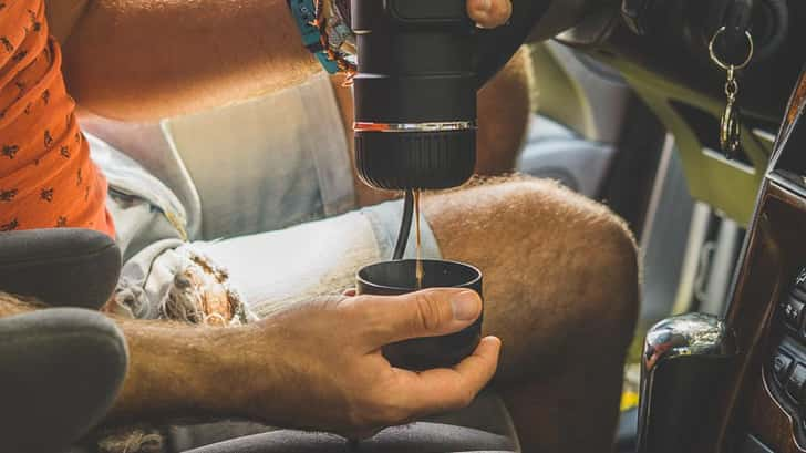 Koffie zetten in de auto met de PortoPresso