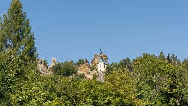 Burcht Felsenburg Vranov in Malá Skála, Noord Bohemen Tsjechië