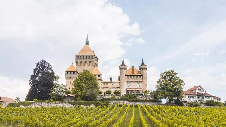 Roadtrip door Zwitserland langs Meer van Geneve - Vufflens Castle