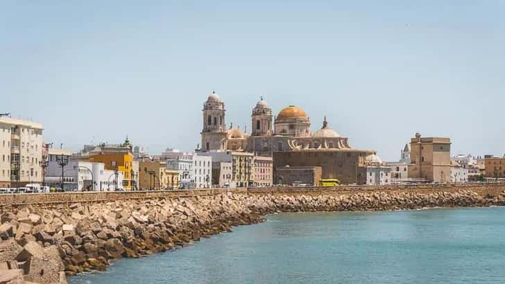 Avenida Campo del Sur in Cadiz