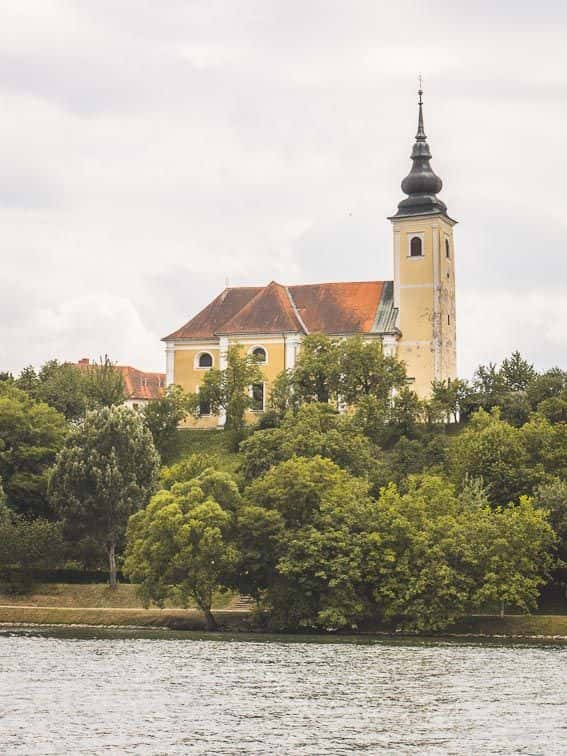 Wandelen langs de Drava rivier