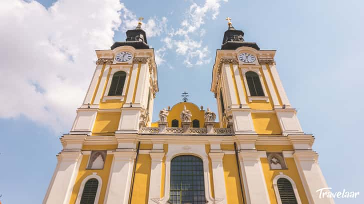 De koninklijke basiliek in Székesfehérvár in Hongarije