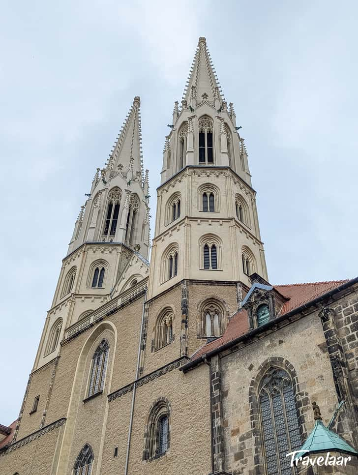 Witte torens van de Peterskirche