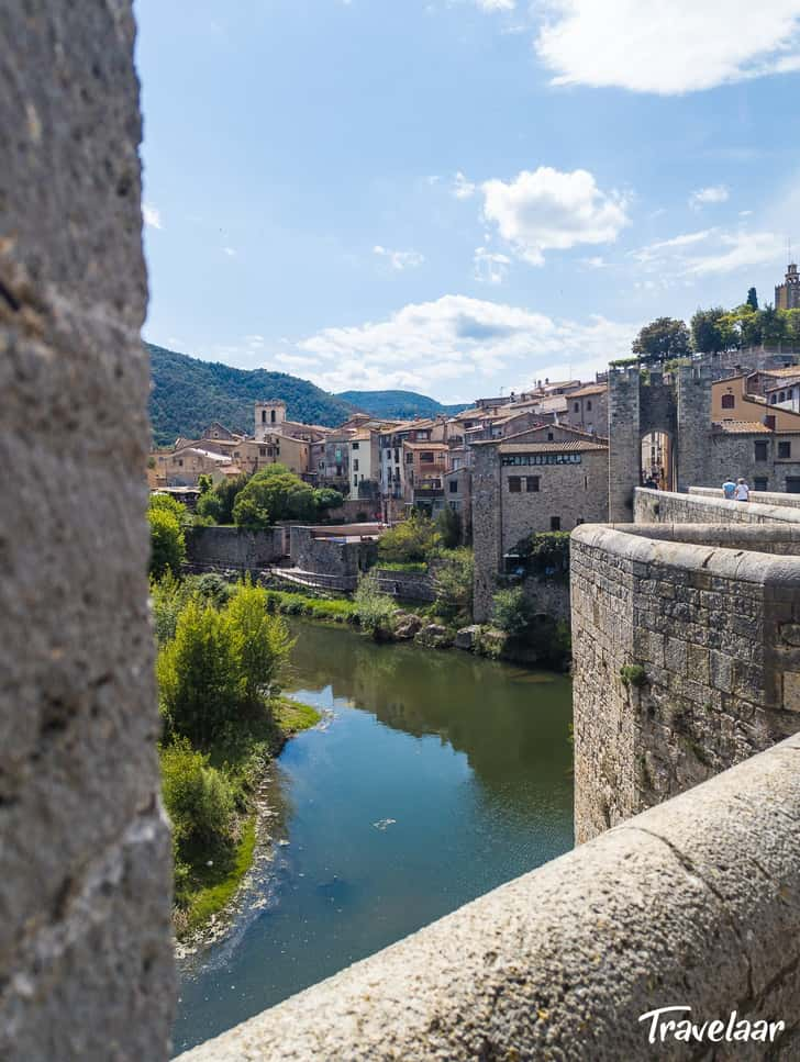 Stop tijdens je roadtrip door Catalonië in Besalú