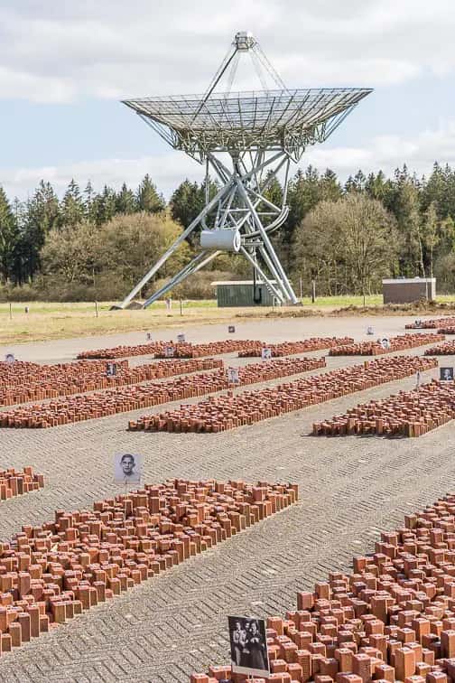 102.000 stenen monument