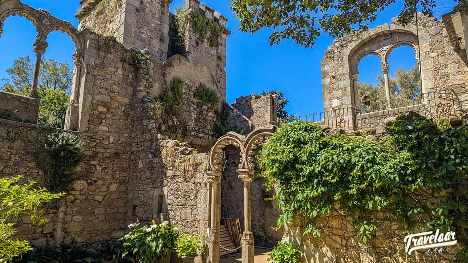 Ruínas Fingidas in Jardím Público in Evora