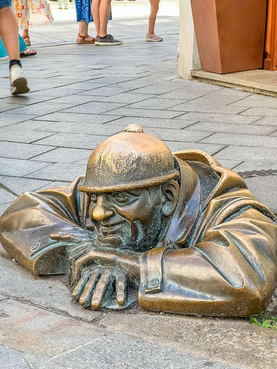 Ga op de foto met Čumil in Bratislava