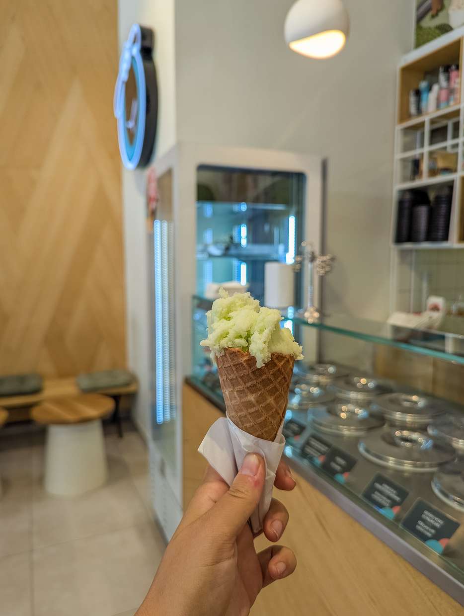 Ijsje eten bij Crna Ovca in Belgrado