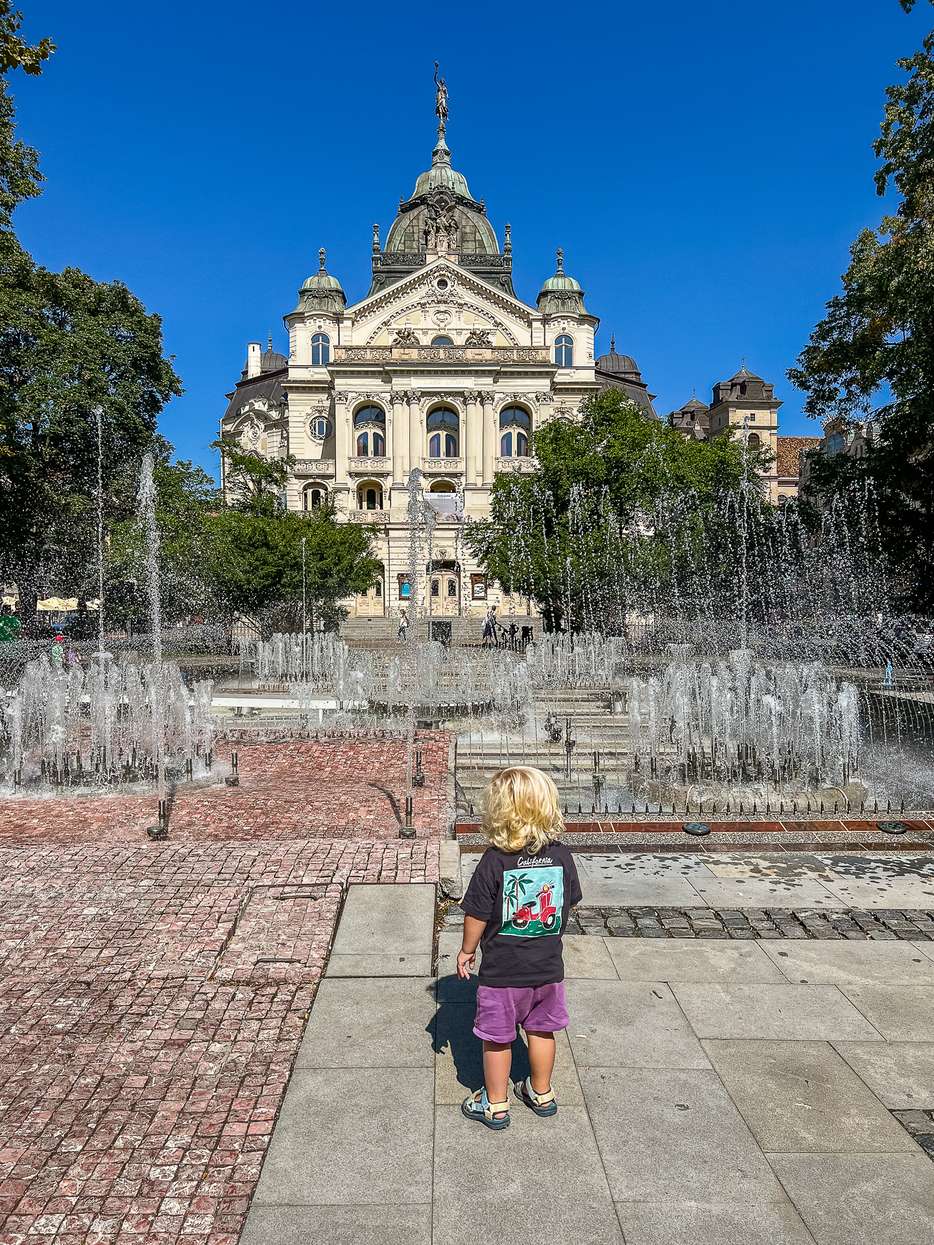 Doen in Kosice - bewonder de zingende fontein