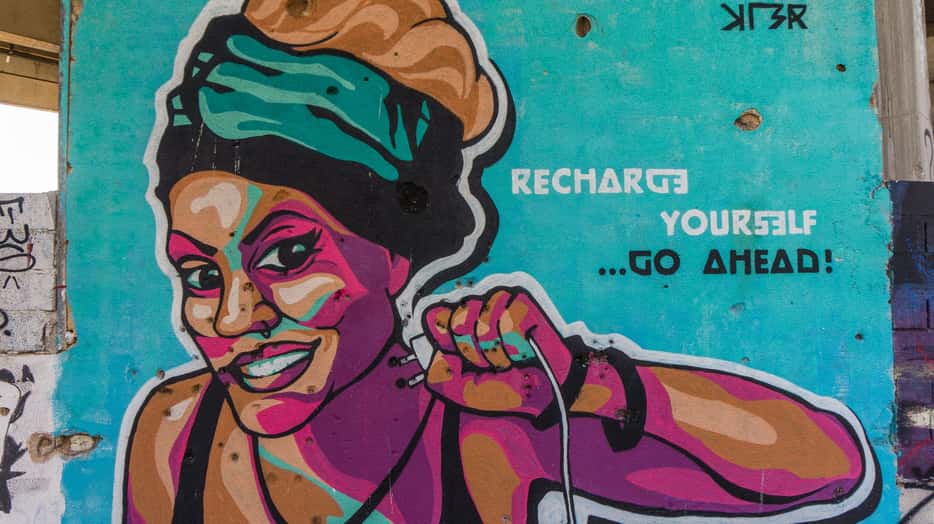 Kogelgaten en street art in Mostar