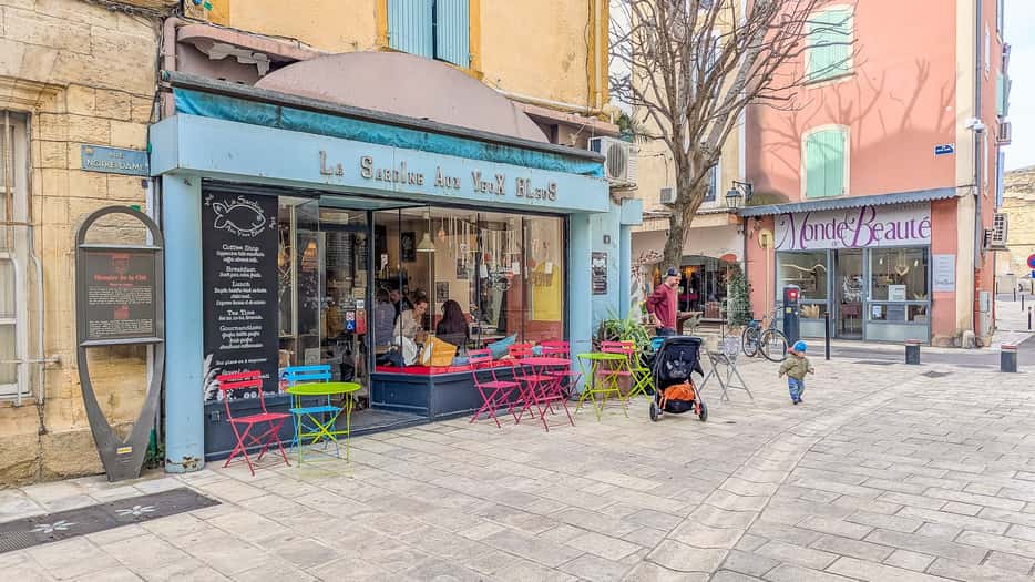 La Sardine aux Yeux Bleus in Orange