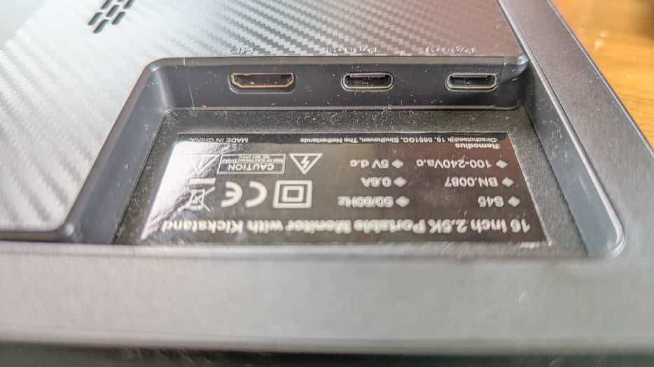 De poorten op de Remodius monitor: Twee usb-c en een mini-hdmi