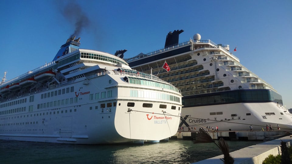 Samos naar Kusadasi. Cruise schepen in Kusadasi