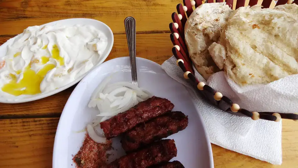 hoe duur is albanië eten