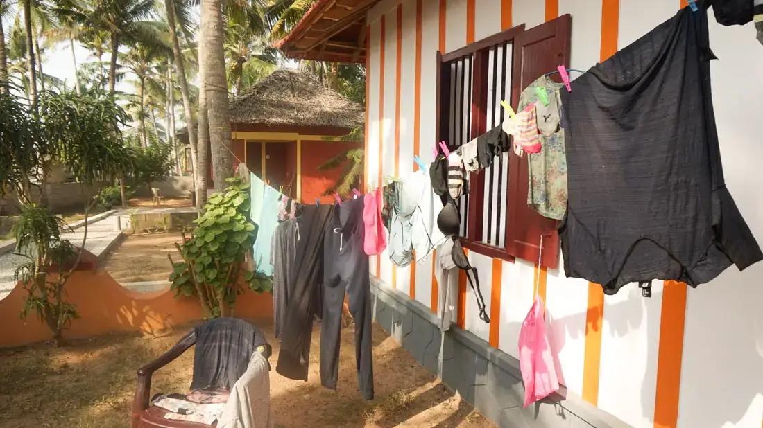 vooroordelen over backpacken - kleding wassen in varkala
