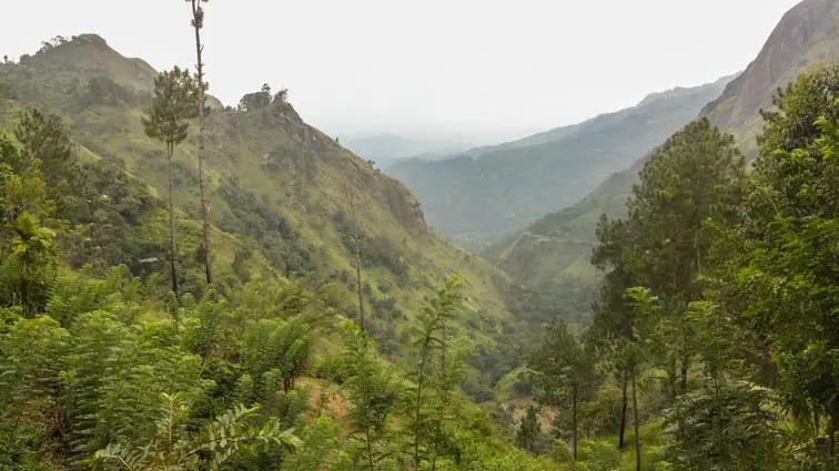 Little Adam's Peak Ella, Sri Lanka. Bezienswaardigheden. Uitzicht vanaf Little Adams peak