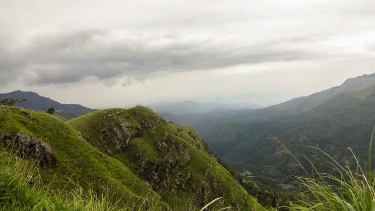 Little Adam's Peak Ella, Sri Lanka. Bezienswaardigheden. Uitzicht vanaf Little Adams peak