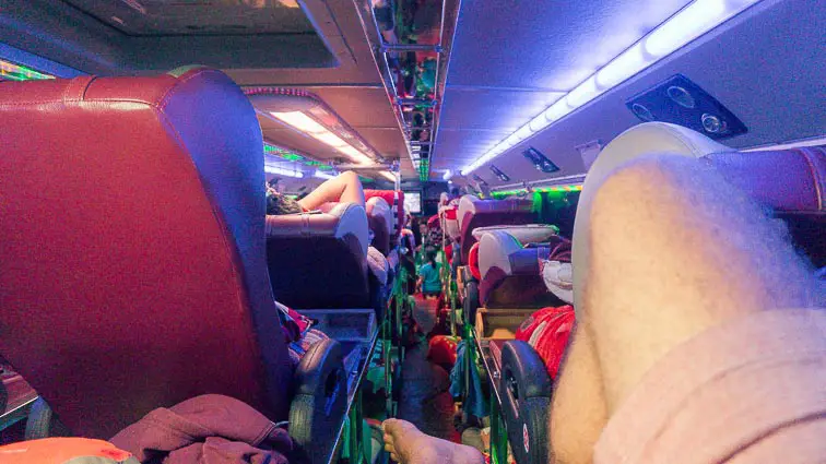 Een Vietnamese nachtbus. Azië backpackers: zo overleef je treinen en bussen