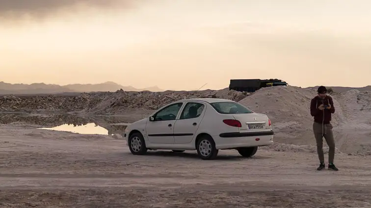 Een auto huren in Iran. Peugeot 206SD