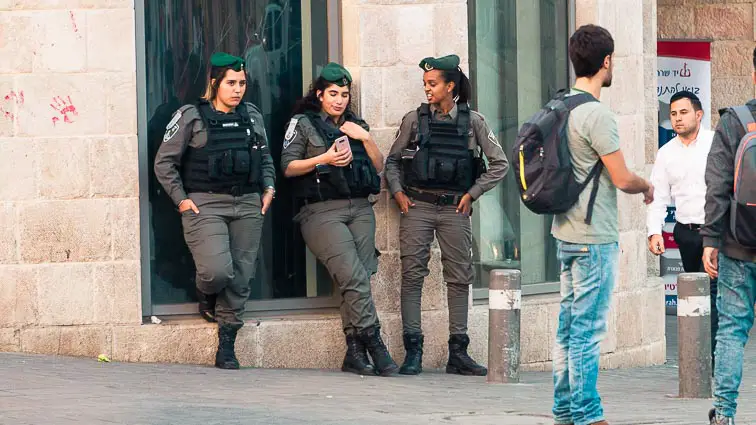 Reizen naar Israël: Militairen op straat in Jeruzalem
