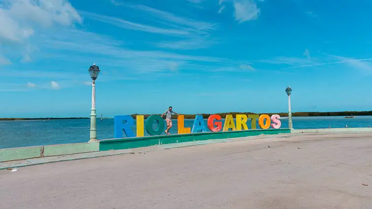 Las Coloradas. De letters van Rio Lagartos langs de kust