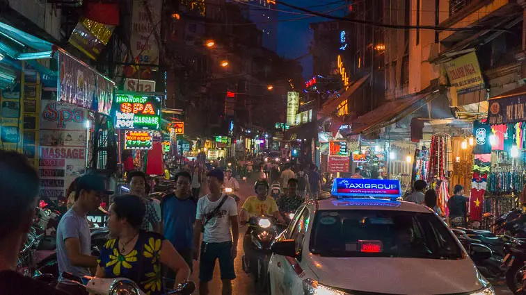 Typisch Azië: Altijd mensen op straat
