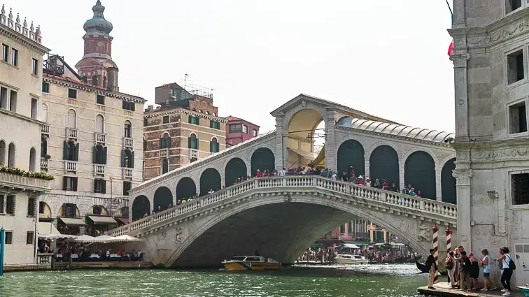 Venetië bezienswaardigheden: Rialto brug