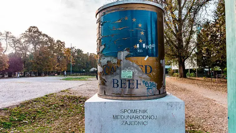 Het canned beef monument