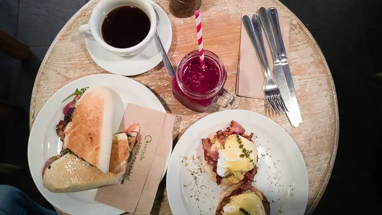Eten en drinken in Edinburgh: Papii Cafe