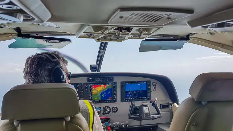 Met een vliegtuigje naar Zanzibar. De cockpit