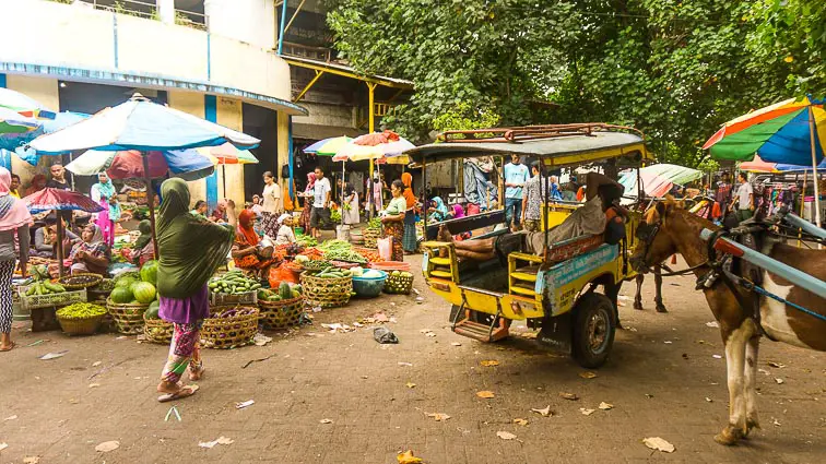 lokale markt in Ampenan