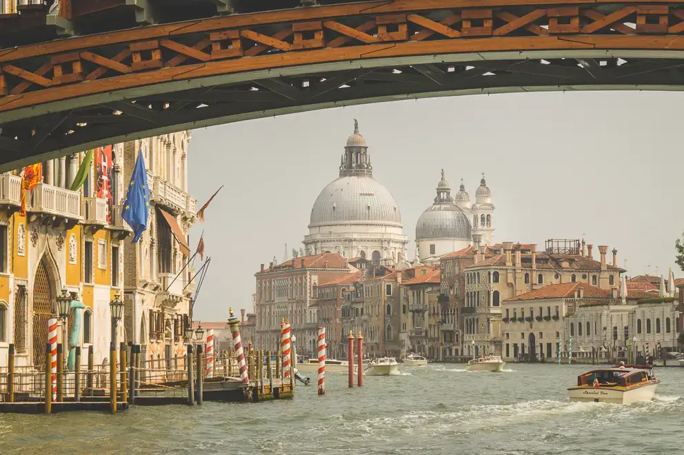 Treinreizen in Europa: Venetië vanaf het water, San Marco in de achtergrond