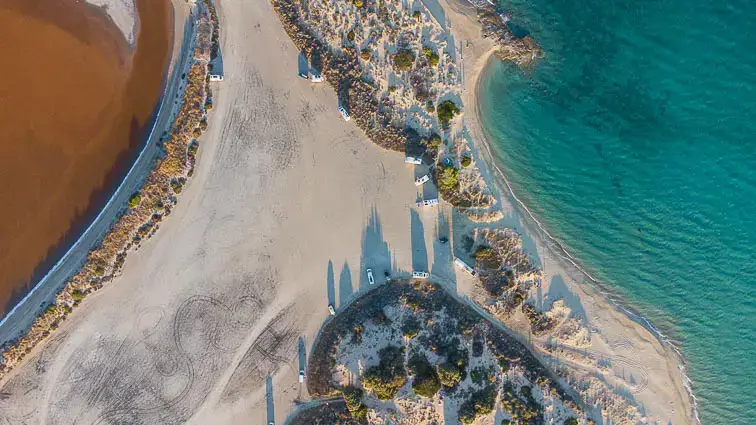 De oudste verzonden stad ter wereld Pavlopetri bij het zoutmeer van Pauda Beach