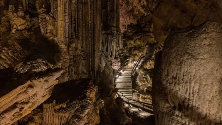 Grotten van Nerja in Spanje bezoeken
