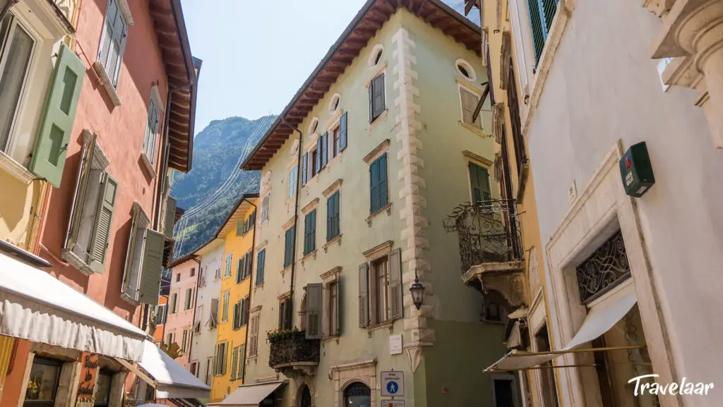Kleurrijke gebouwen in Riva del Garda